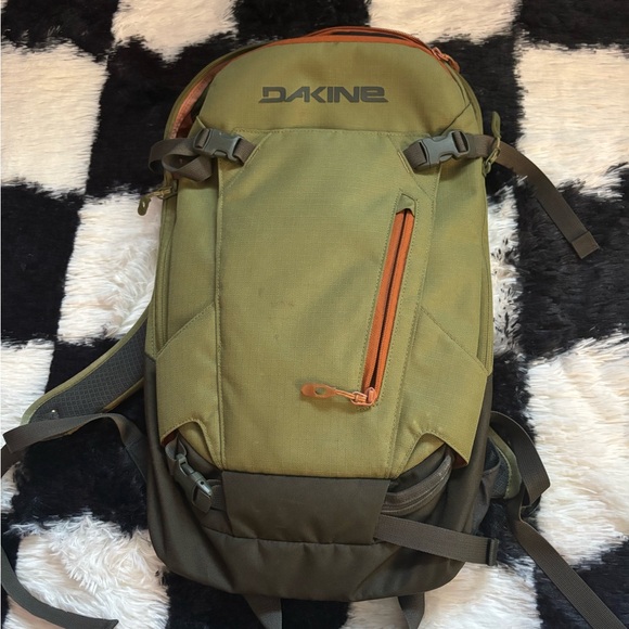 Dakine Heli Backpack - Picture 1 of 6